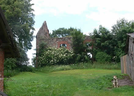Kirche zu Kussen, Kreis Schlossberg, Ostpreußen, 2009; Foto: Udo und Falko Feyerherd